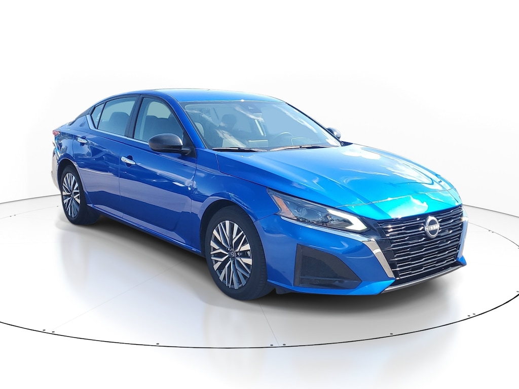 Used 2025 Nissan Altima SV Sedan