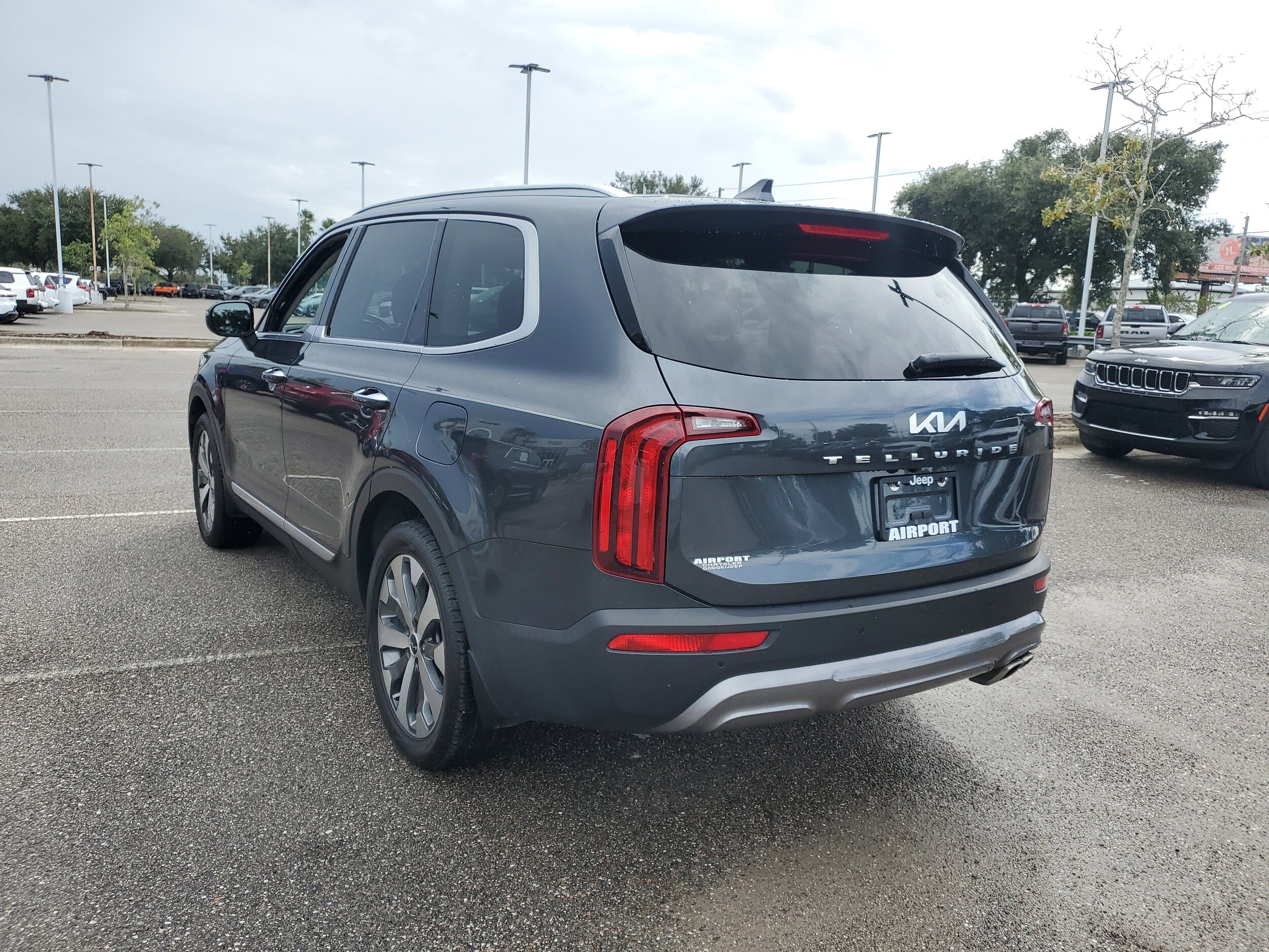 2022 Kia Telluride S photo 2