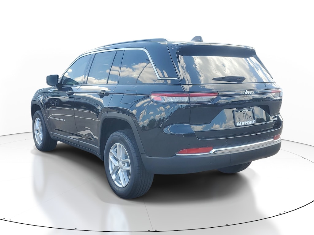 New 2026 Jeep Grand Cherokee Laredo Laredo 4x2