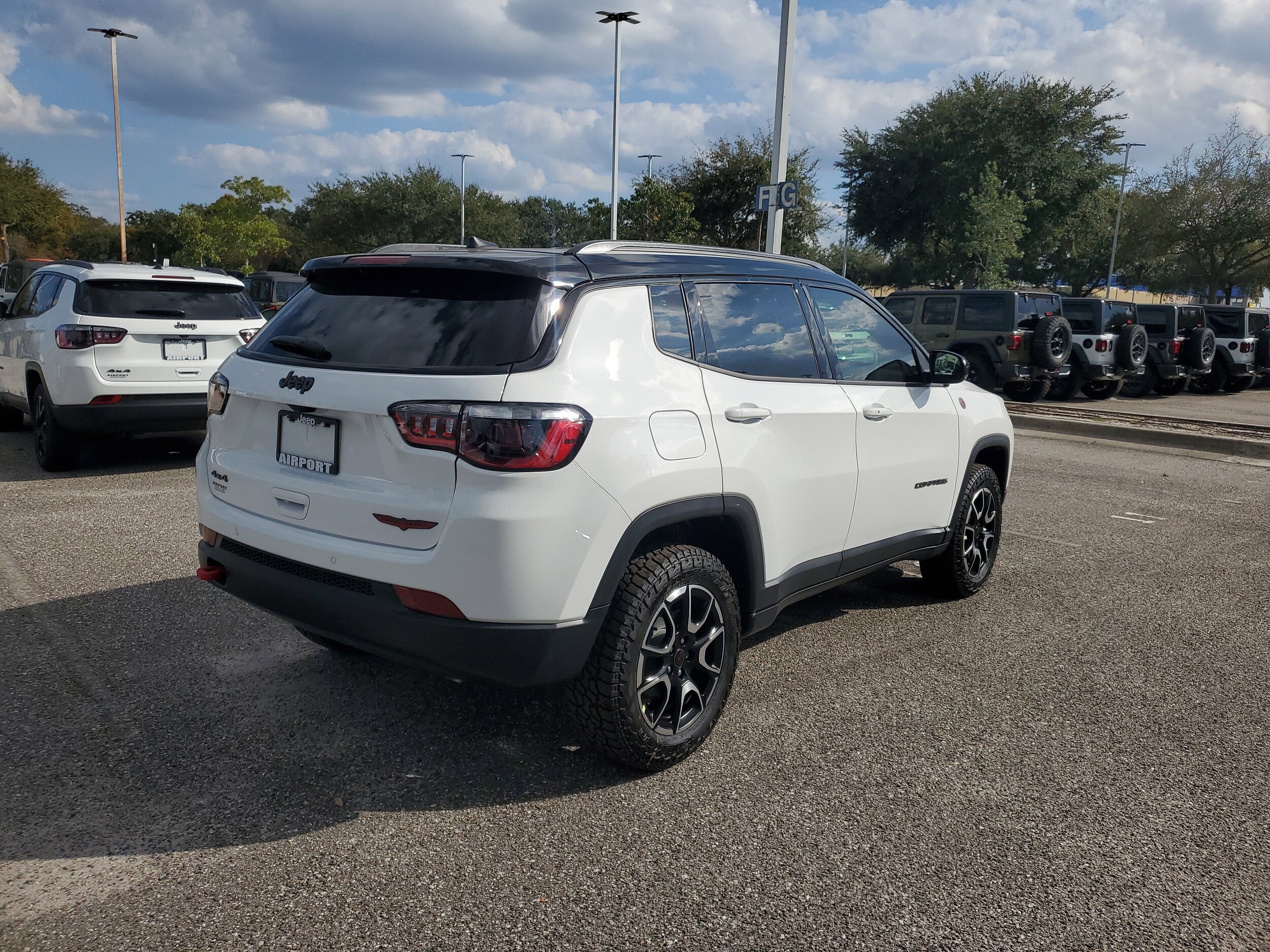 2026 Jeep Compass Trailhawk photo 2