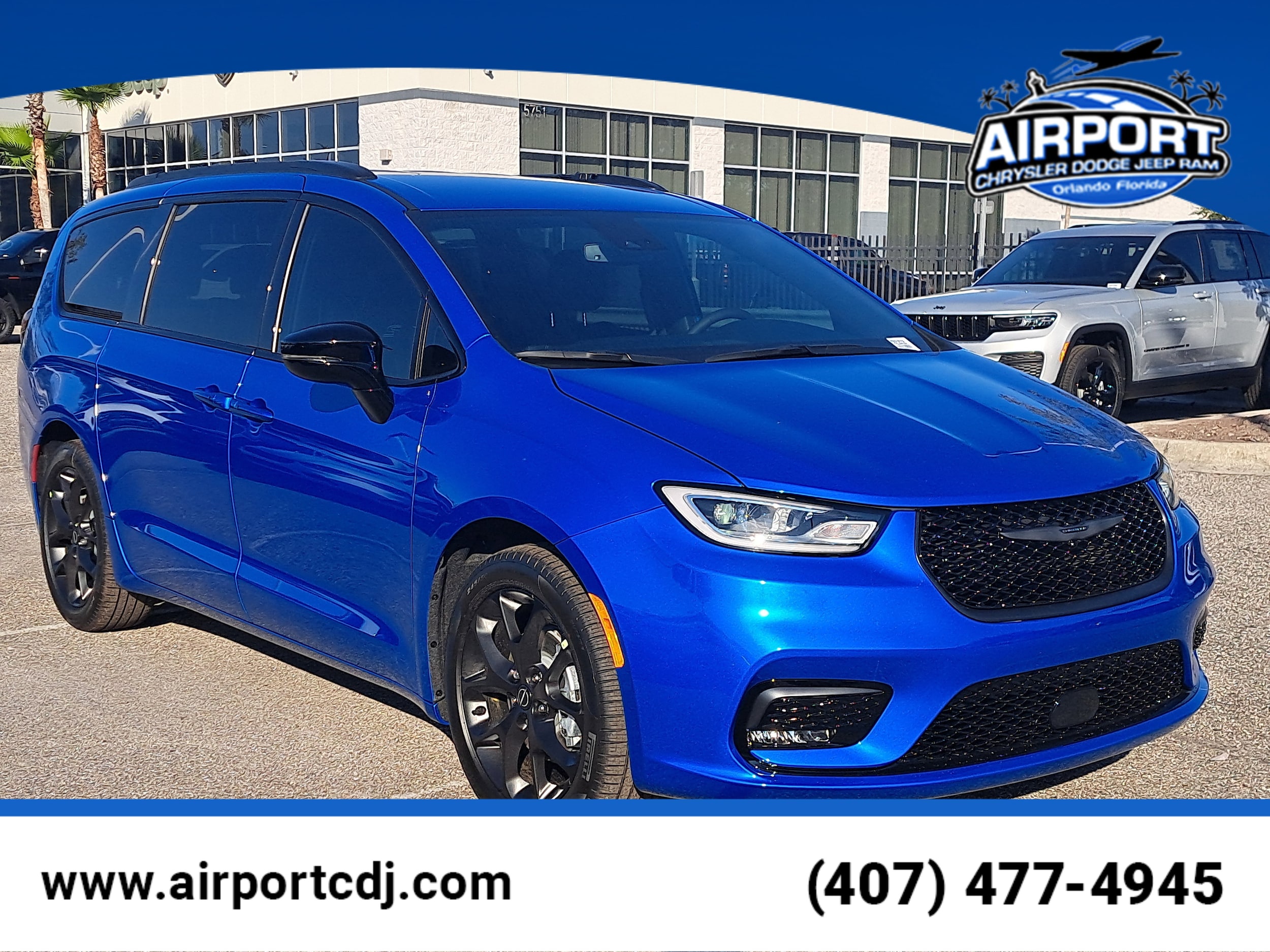 2026 Chrysler Pacifica Select's photo