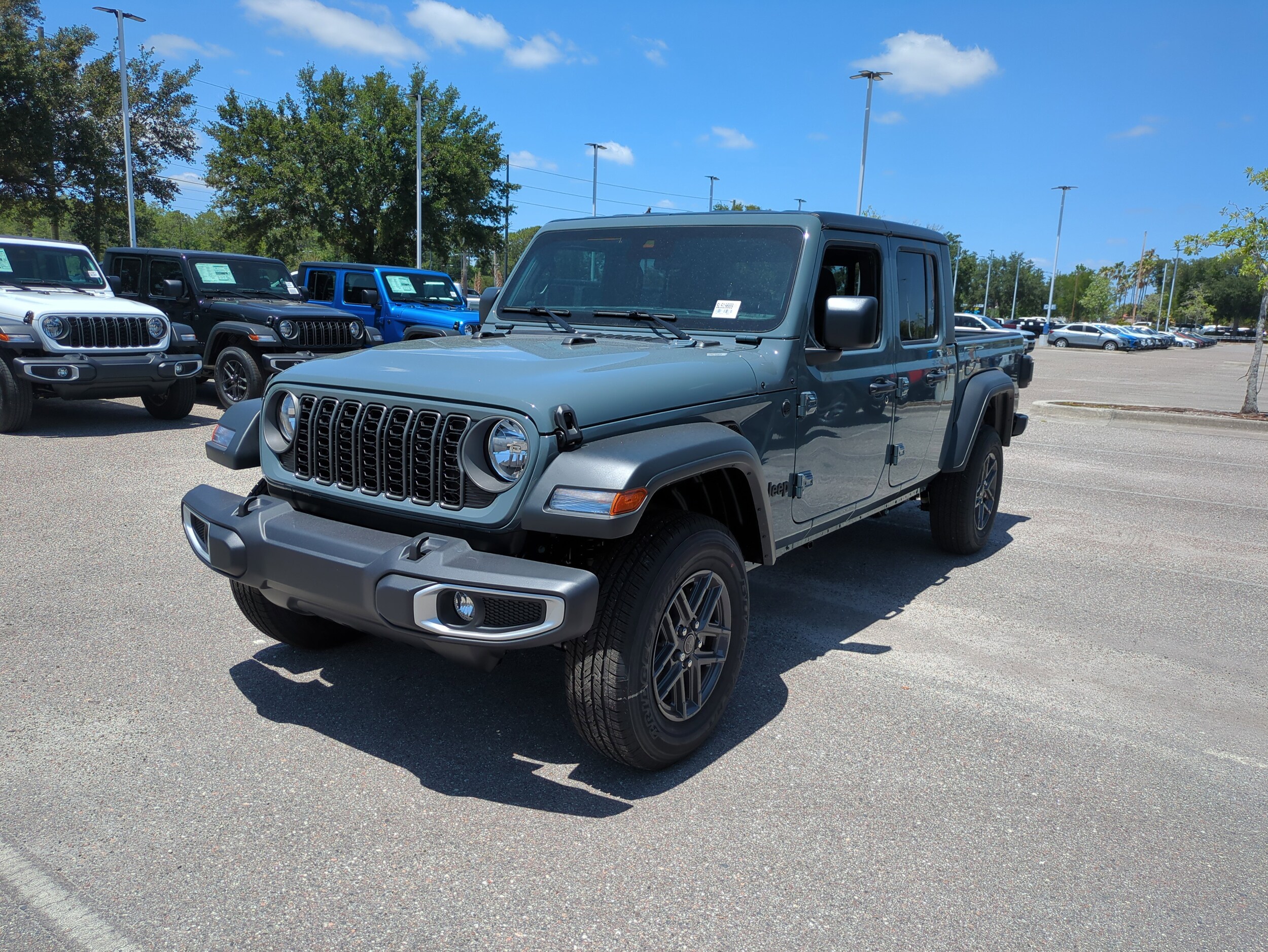 2025 Jeep Gladiator Sport S photo 2