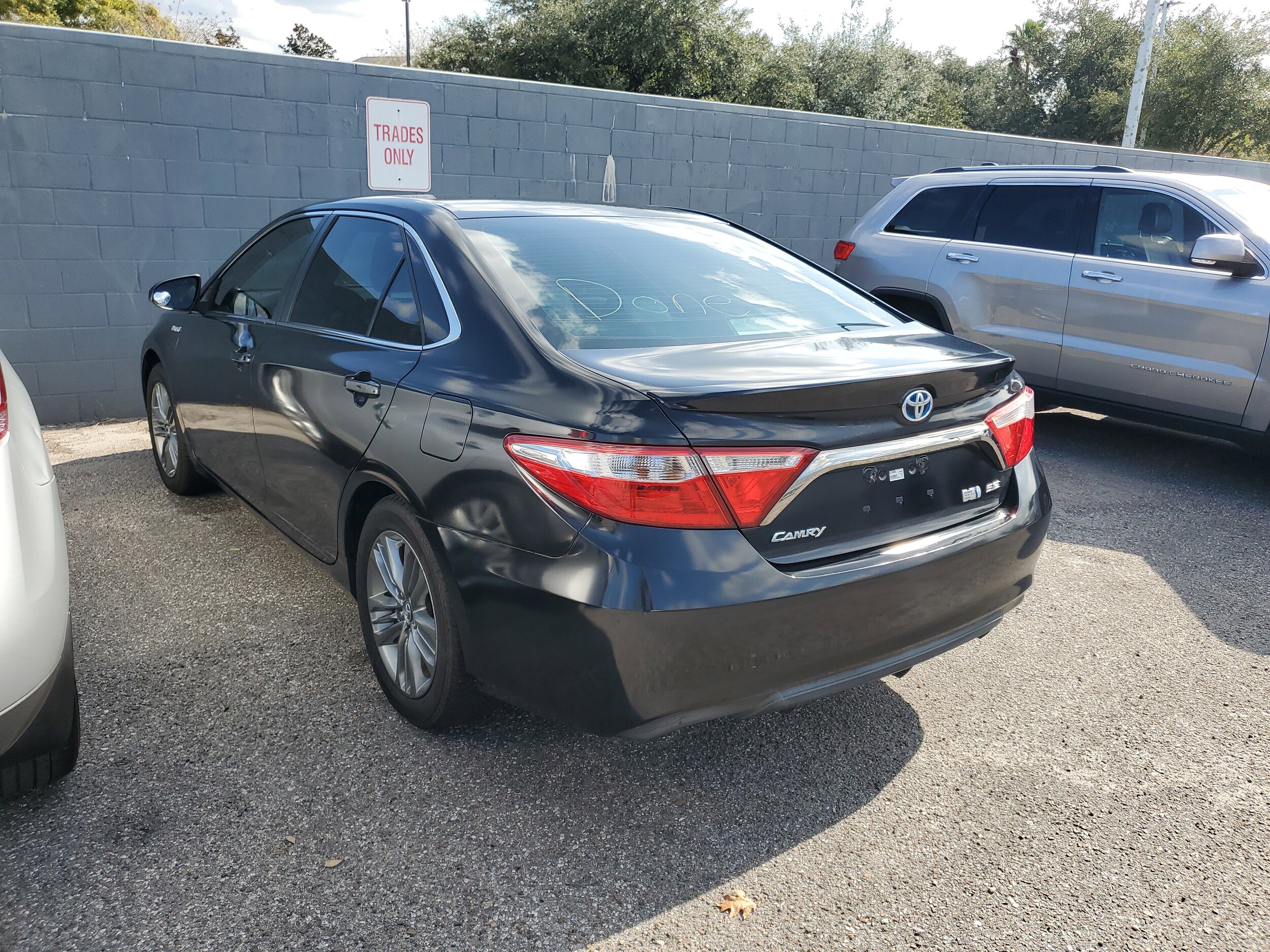 2015 Toyota Camry Hybrid XLE photo 3