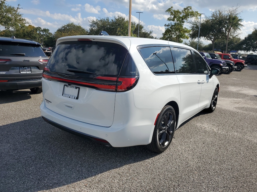 New 2026 Chrysler Pacifica Select Select FWD