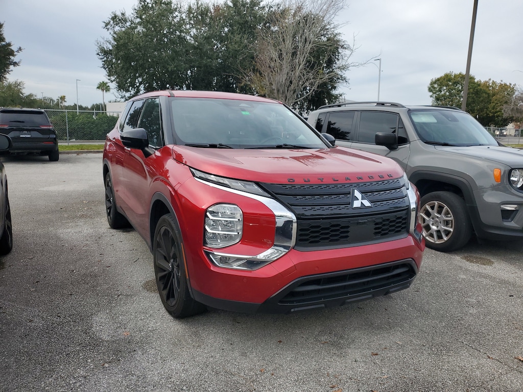 2022 Mitsubishi Outlander SE photo 2