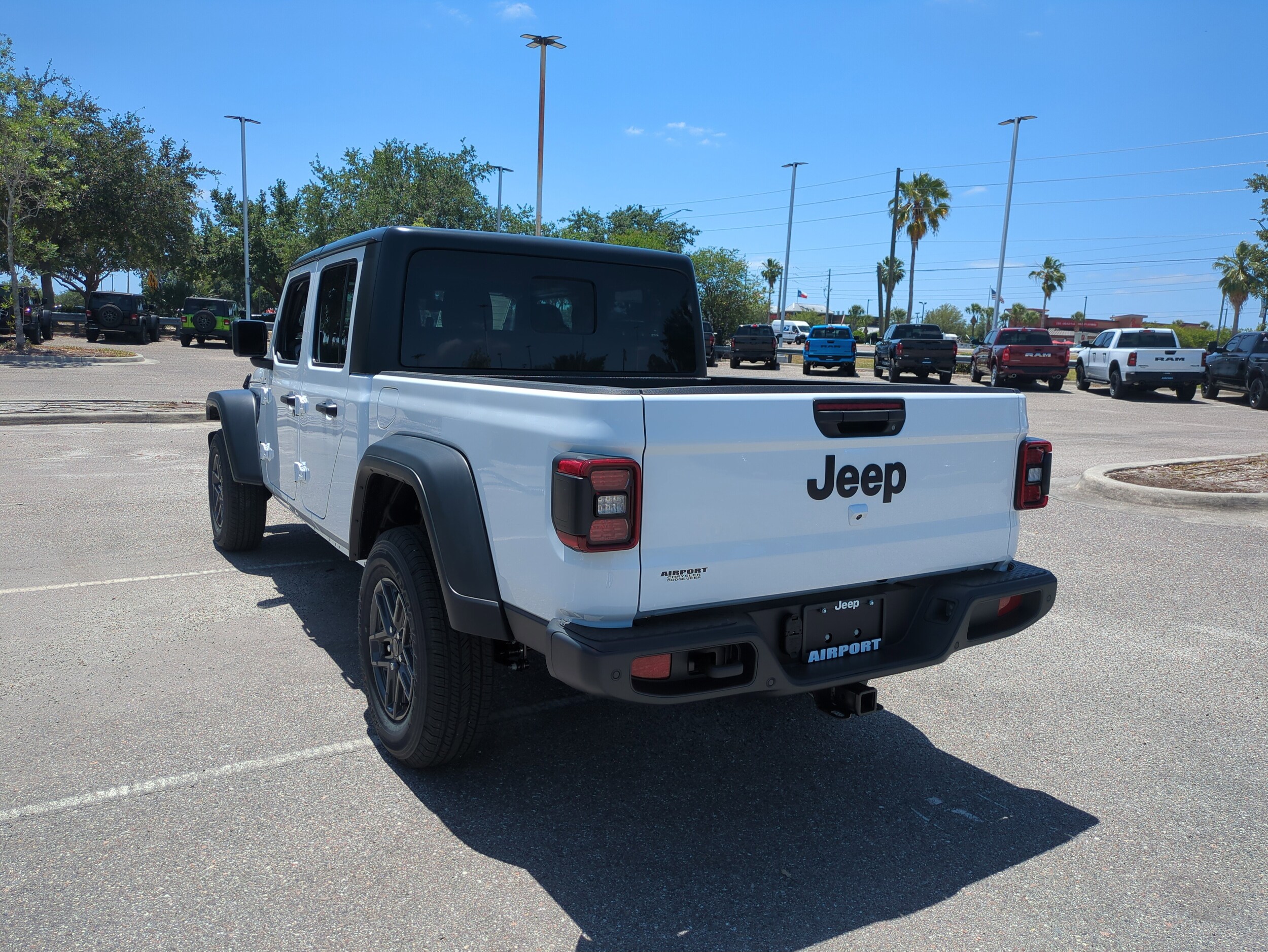 2025 Jeep Gladiator Sport S photo 3