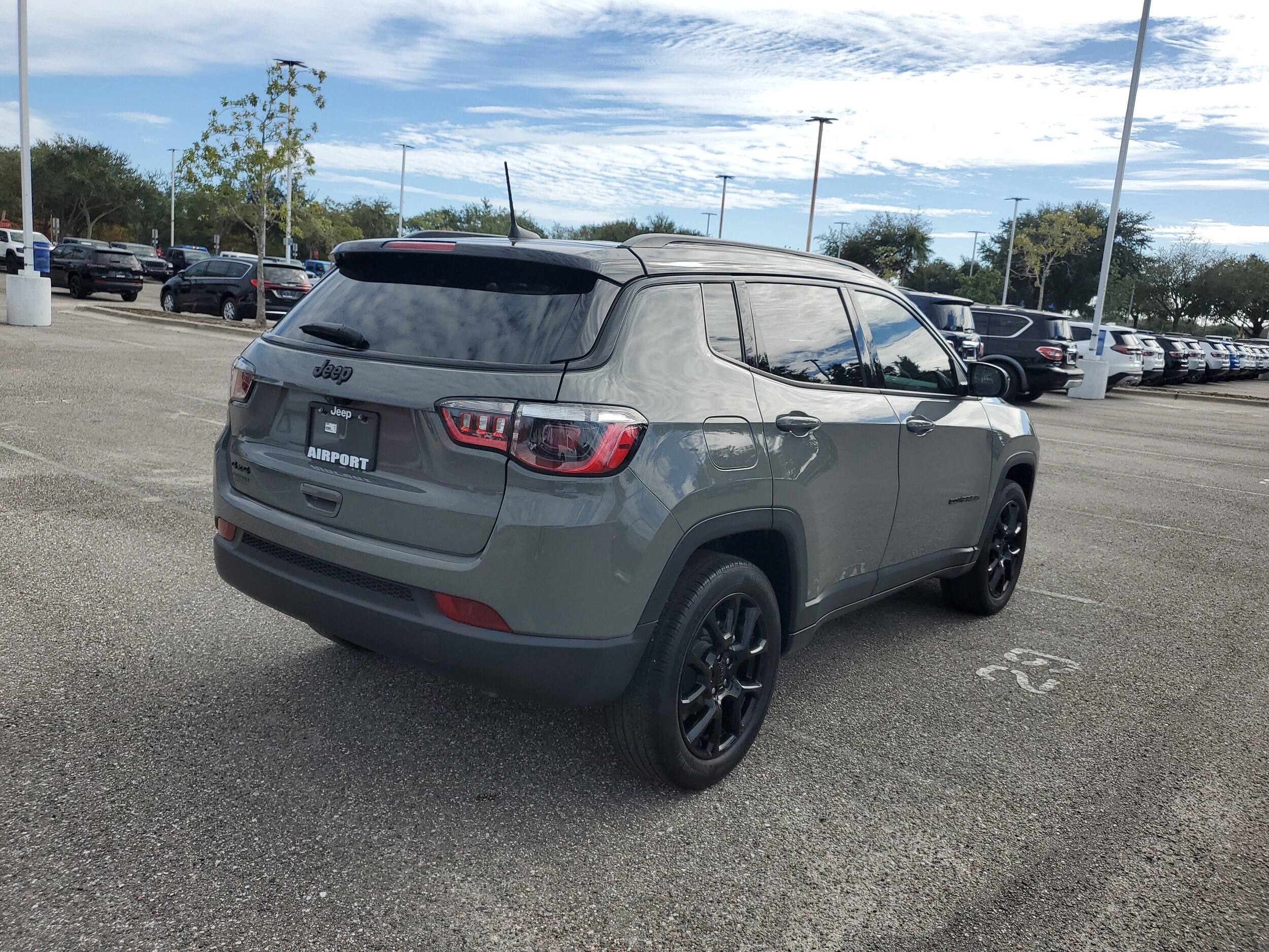 2023 Jeep Compass Altitude photo 2