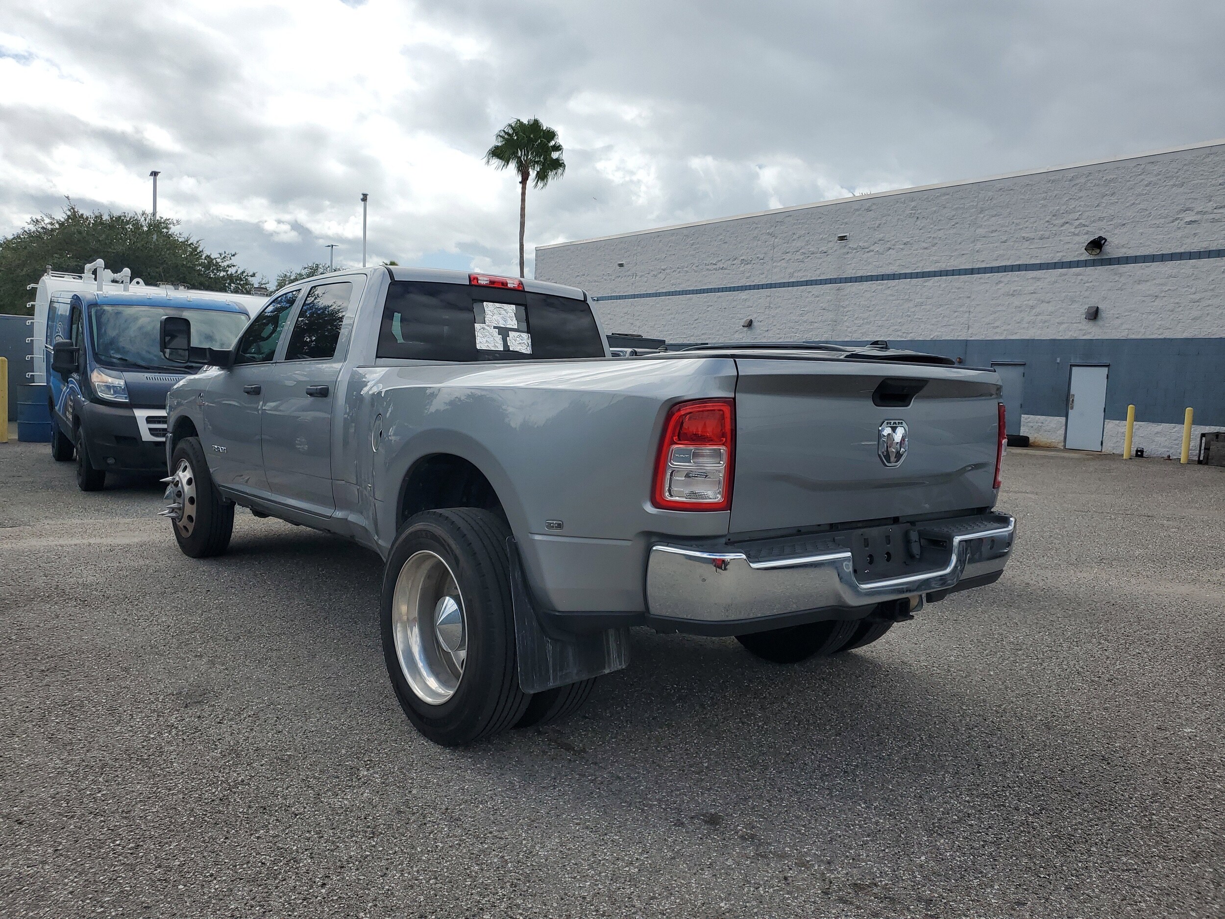 2022 Ram 3500 Tradesman photo 3