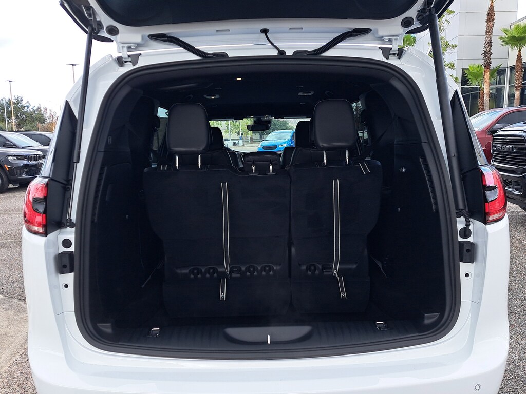 New 2026 Chrysler Pacifica Select Select FWD