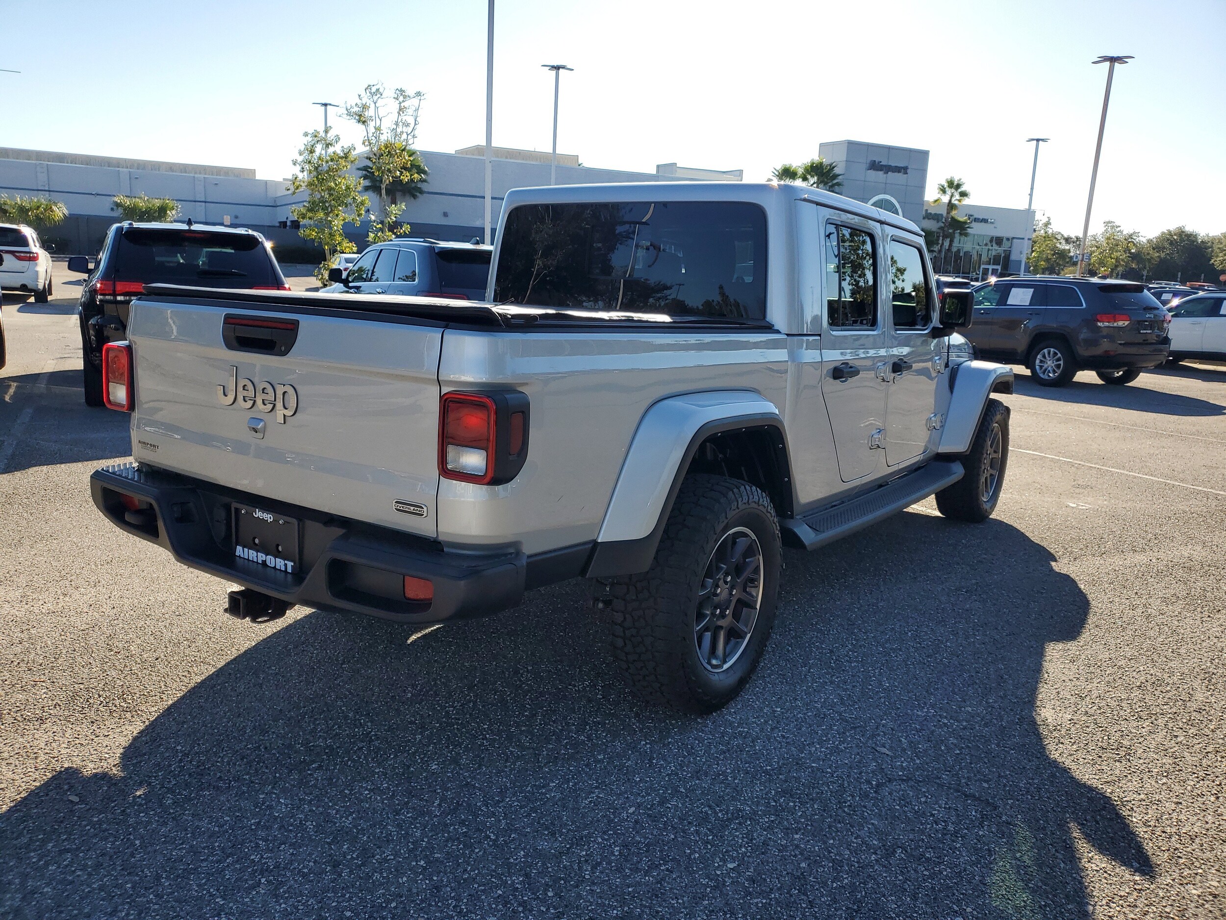 2022 Jeep Gladiator Overland photo 2