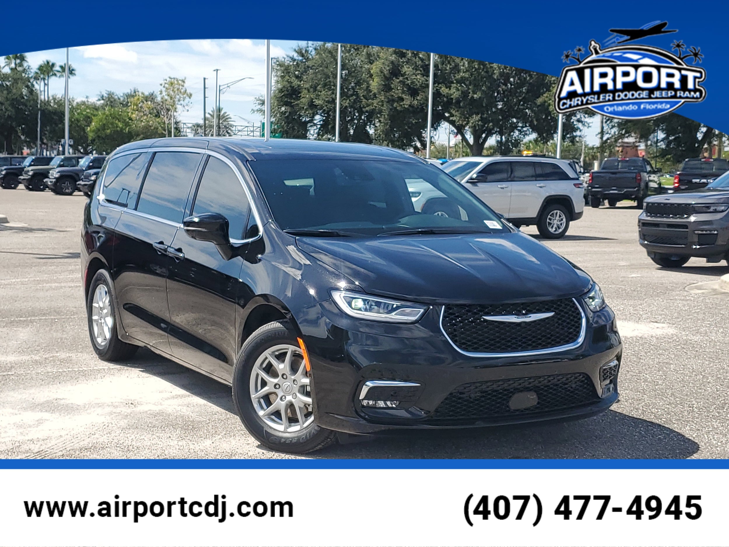 2026 Chrysler Pacifica Select's photo