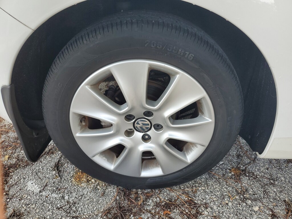 Used 2009 Volkswagen New Beetle 2.5L Hatchback