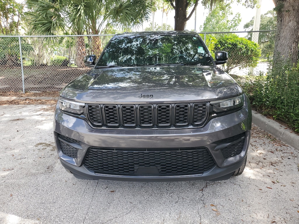 Used 2023 Jeep Grand Cherokee Laredo SUV