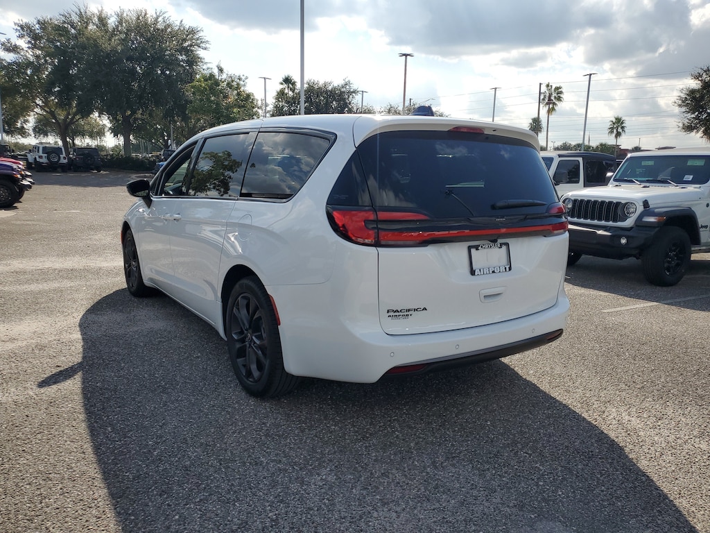 New 2026 Chrysler Pacifica Select Select FWD