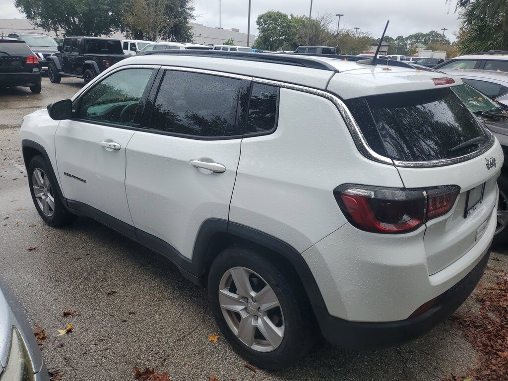 2022 Jeep Compass Latitude photo 3