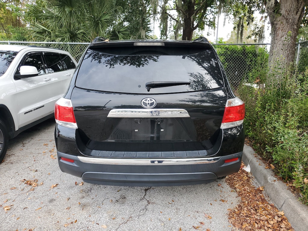 Used 2013 Toyota Highlander Plus V6 SUV