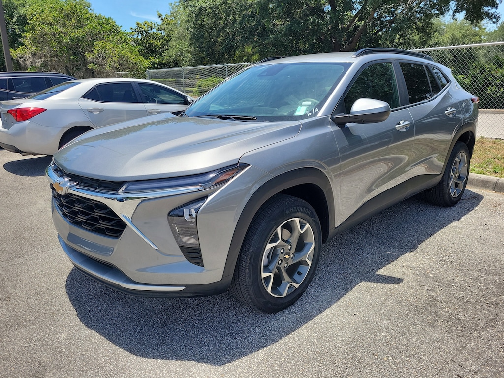 Used 2025 Chevrolet Trax LT SUV
