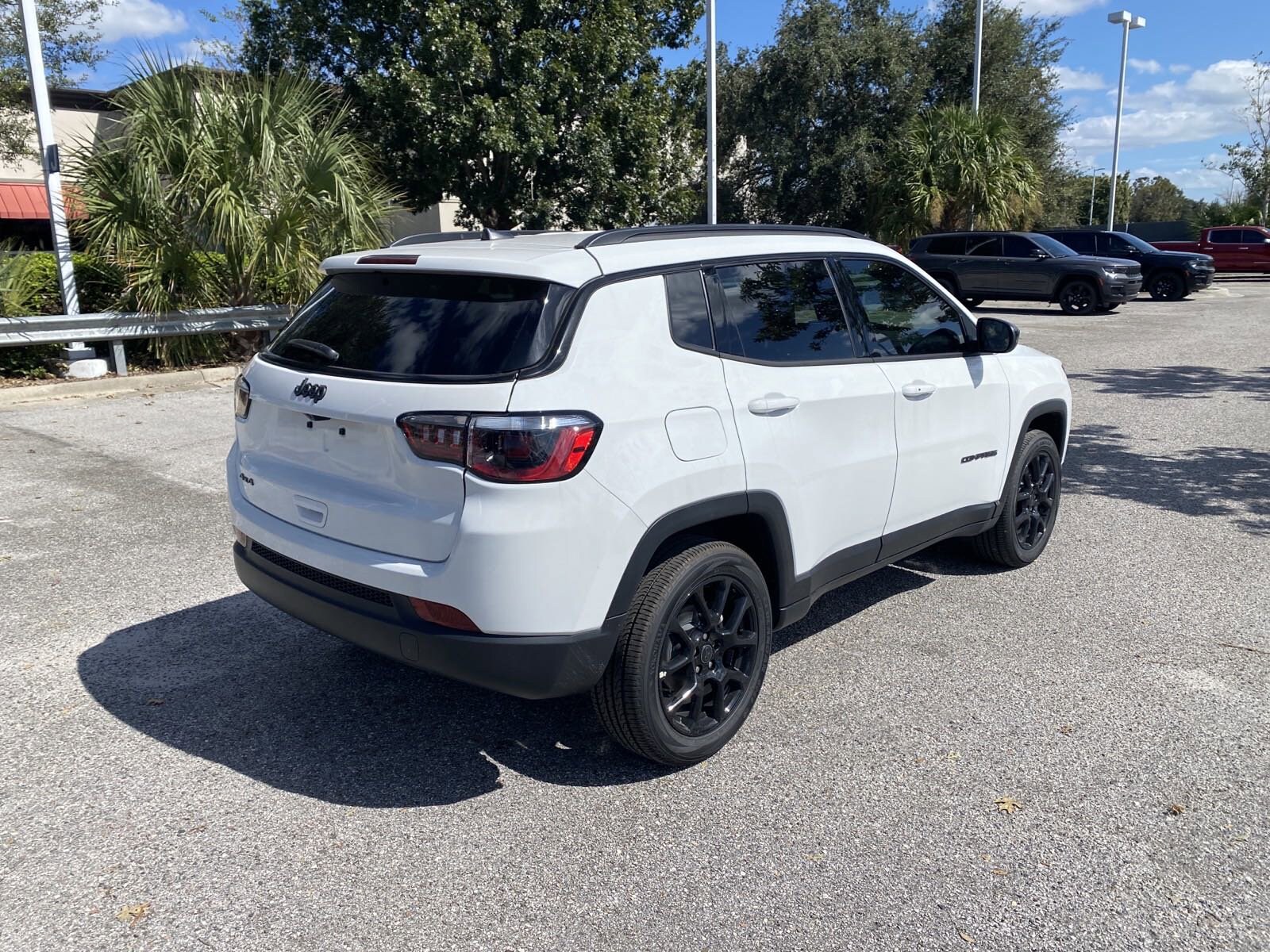 2025 Jeep Compass Latitude photo 3