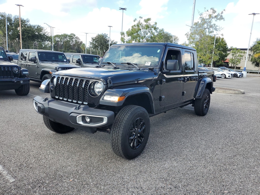 Used 2021 Jeep Gladiator Sport Truck Crew Cab