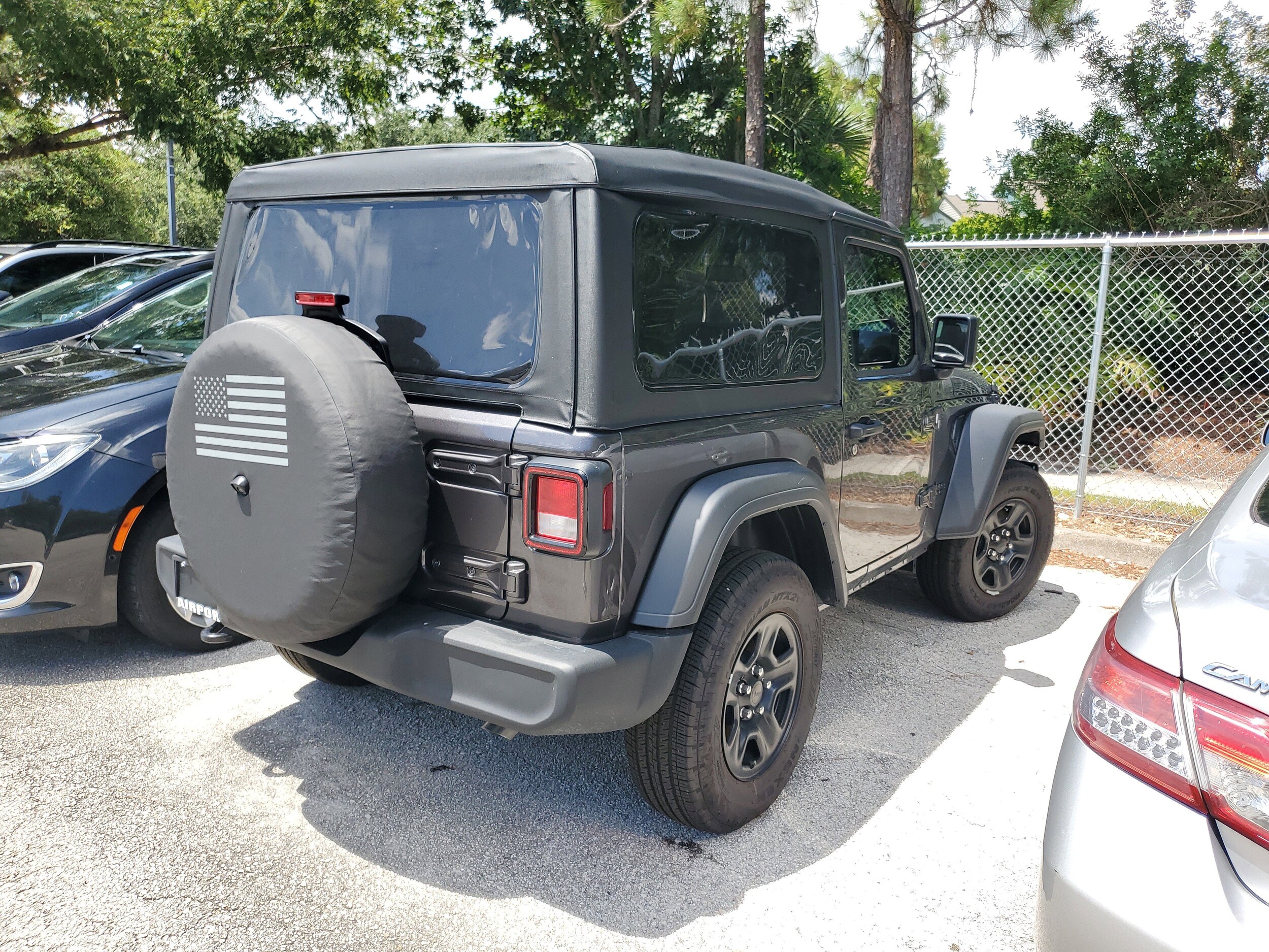2025 Jeep Wrangler Sport photo 2