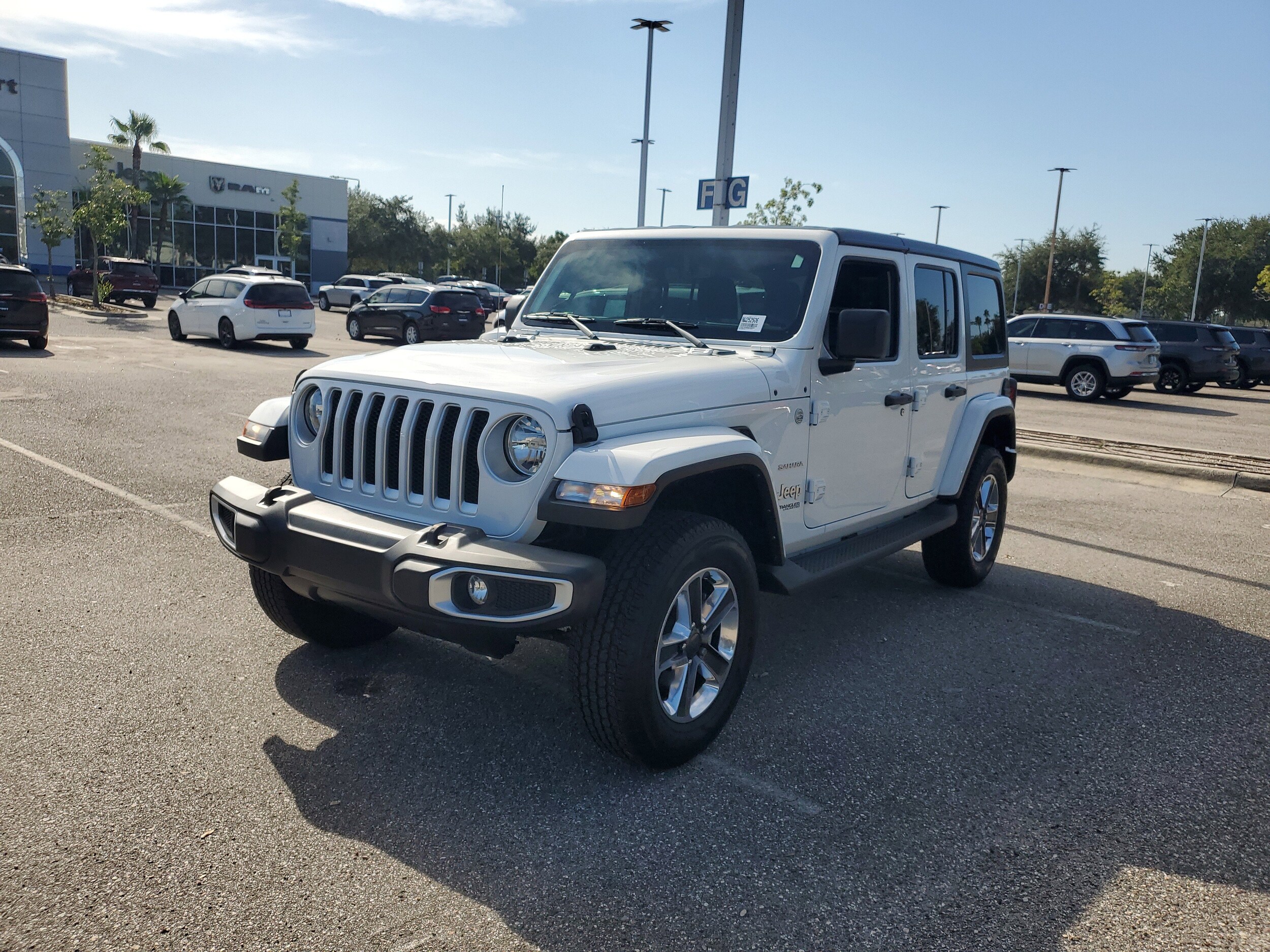 2022 Jeep Wrangler Unlimited Sahara photo 2