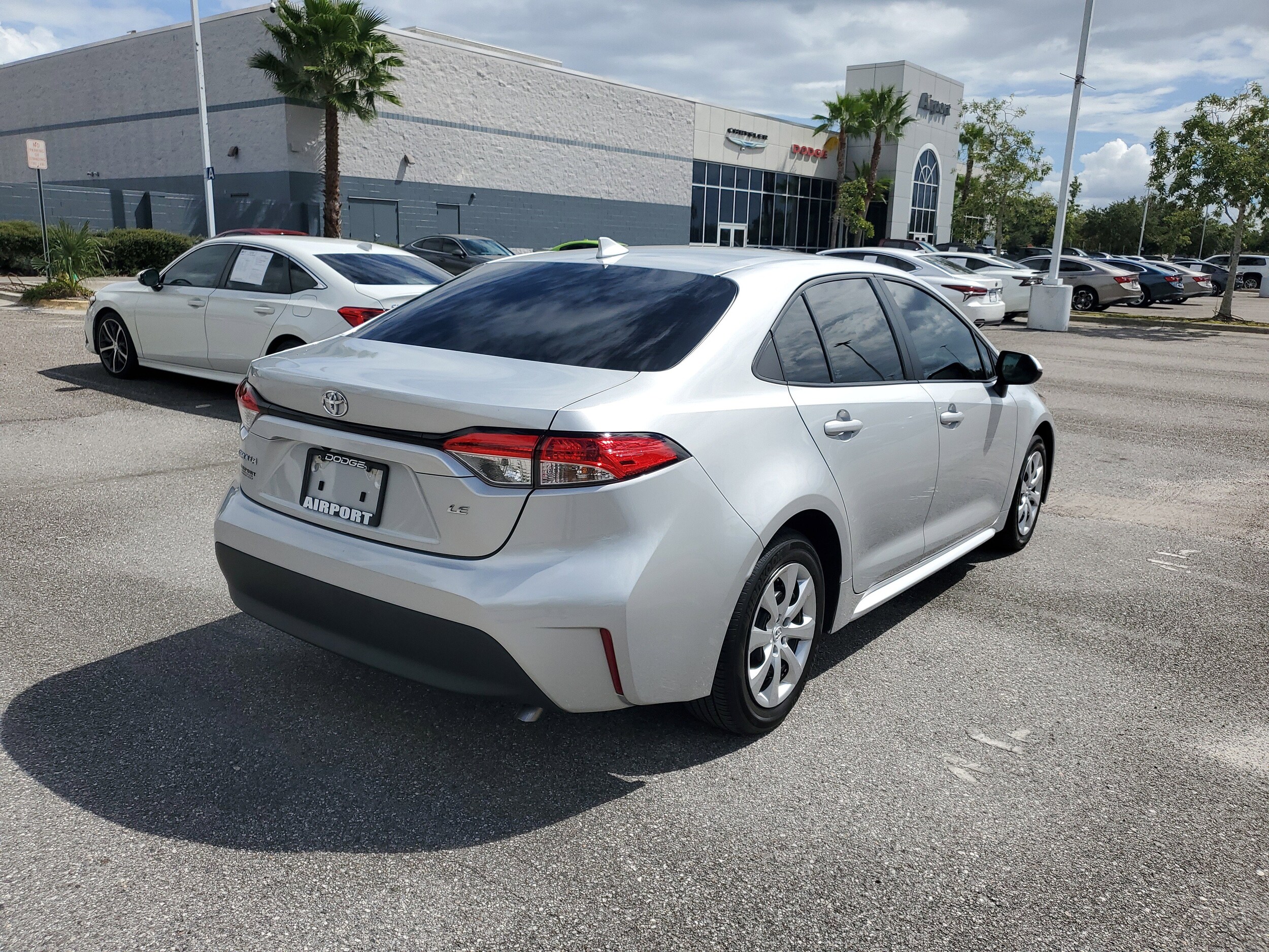 2023 Toyota Corolla LE photo 3