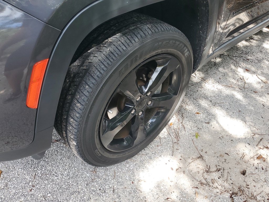 Used 2023 Jeep Grand Cherokee Laredo SUV
