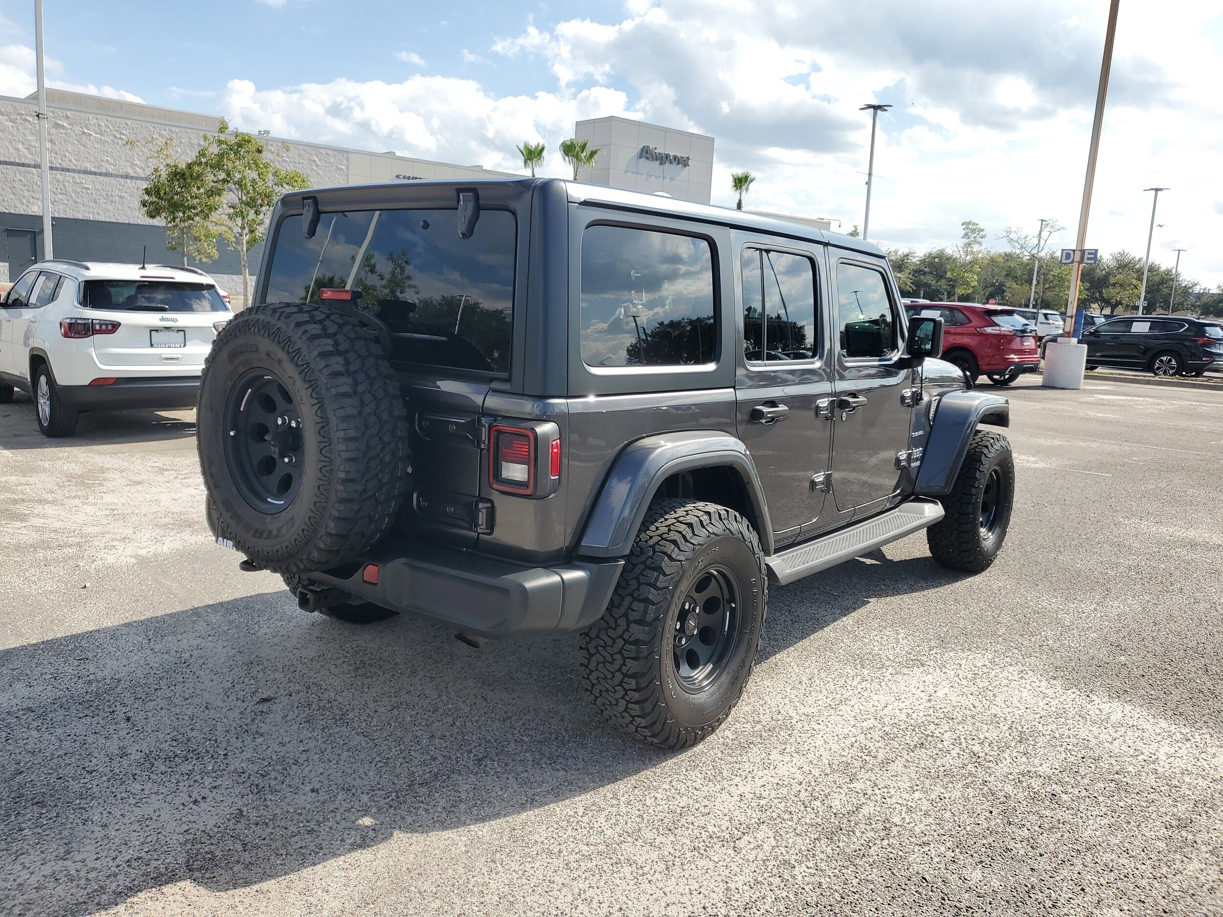 2020 Jeep Wrangler Unlimited Sahara photo 4
