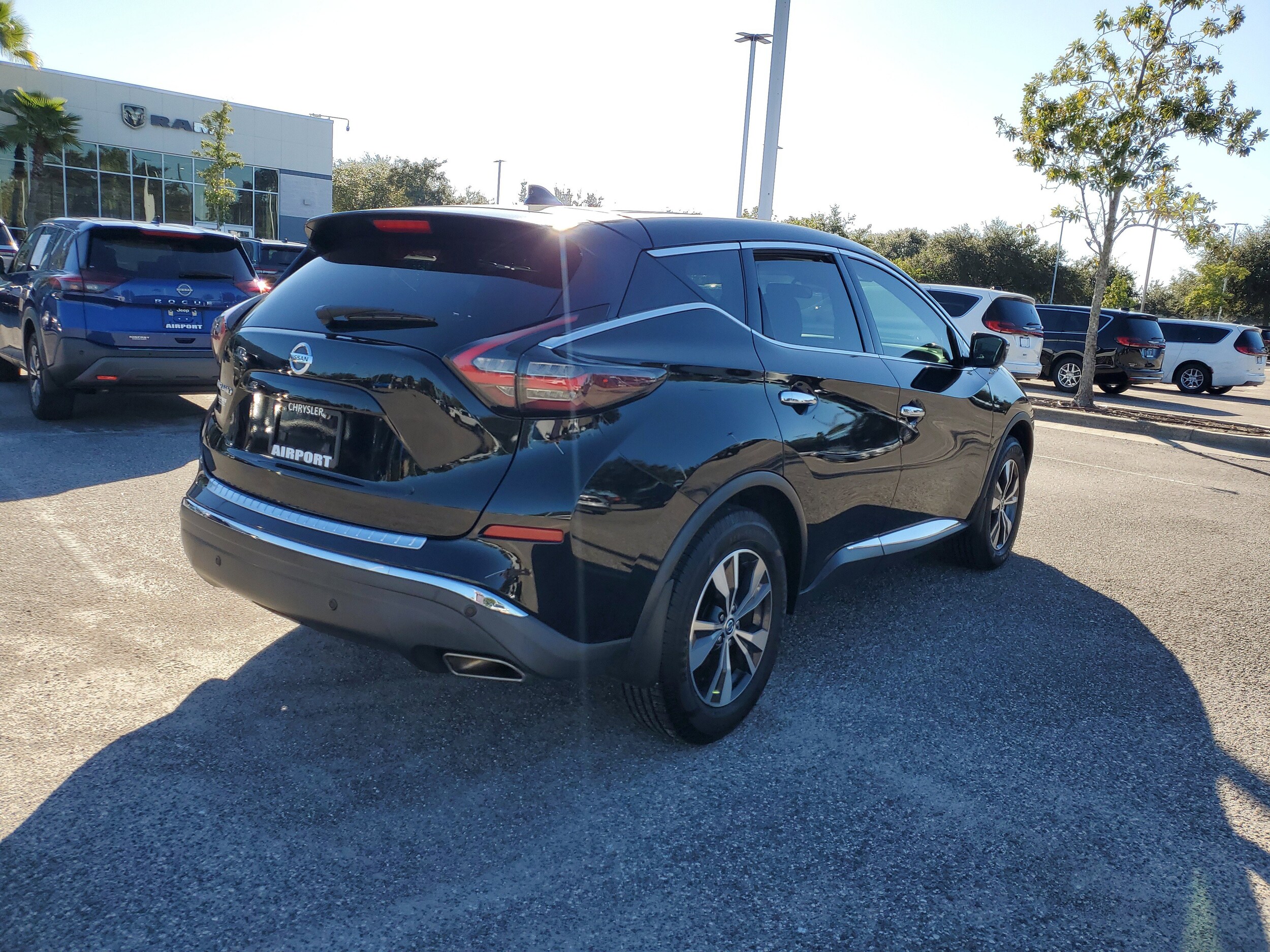 2020 Nissan Murano S photo 2