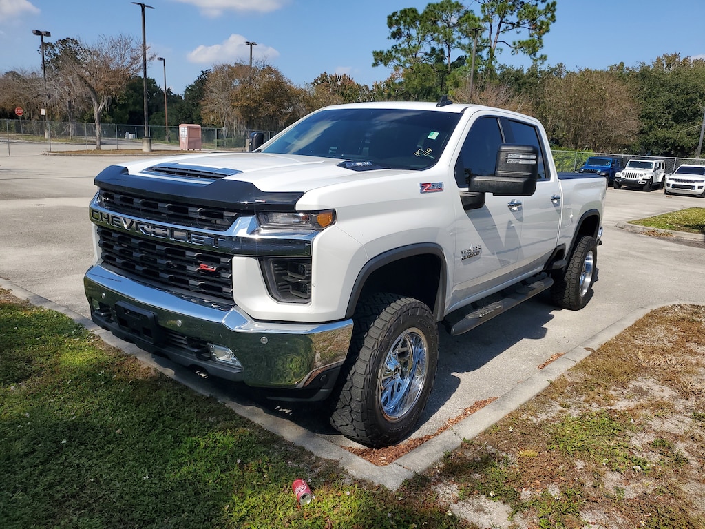 2020 Chevrolet Silverado 2500HD LT photo 3