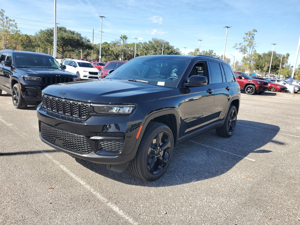 New 2025 Jeep Grand Cherokee Laredo