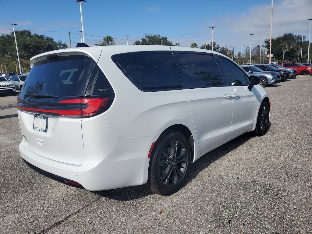 New 2026 Chrysler Pacifica Select Select FWD