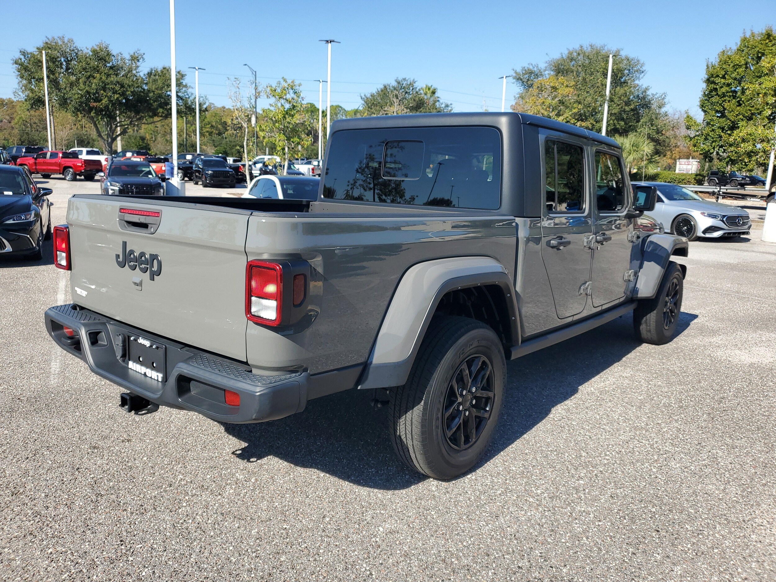 2022 Jeep Gladiator Sport Altitude photo 4