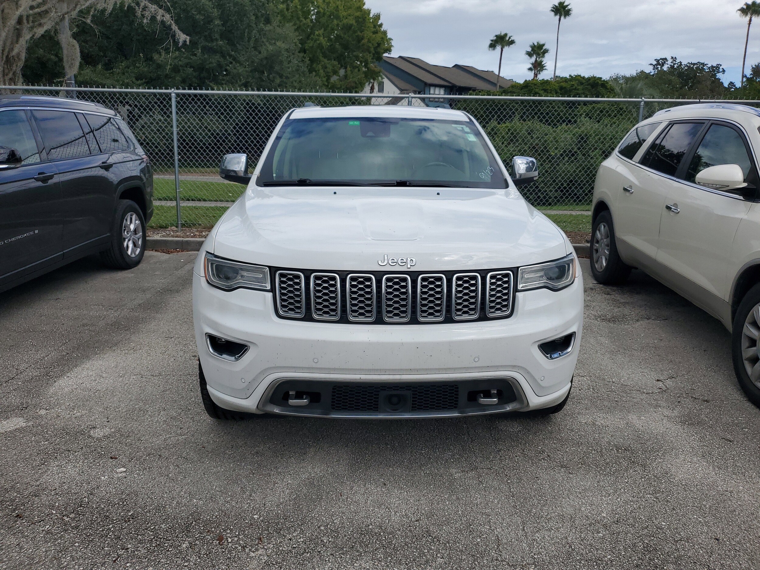 2018 Jeep Grand Cherokee Overland photo 2