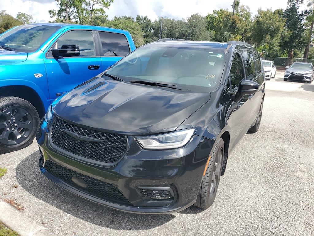 Used 2022 Chrysler Pacifica Limited Van Passenger Van