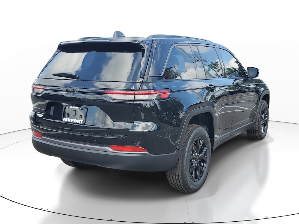 New 2026 Jeep Grand Cherokee Laredo Altitude Laredo Altitude 4x2