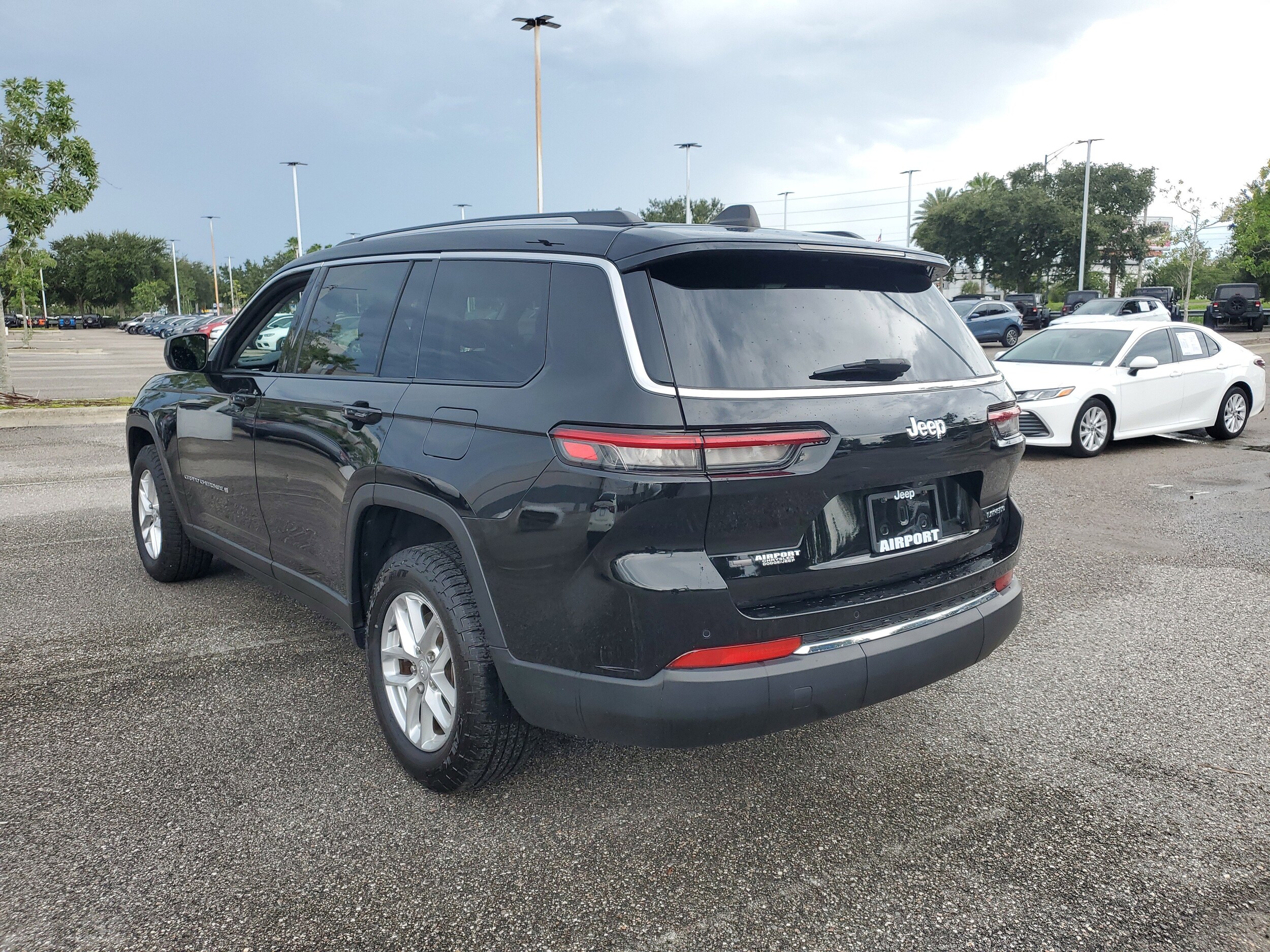 2021 Jeep Grand Cherokee Laredo photo 3