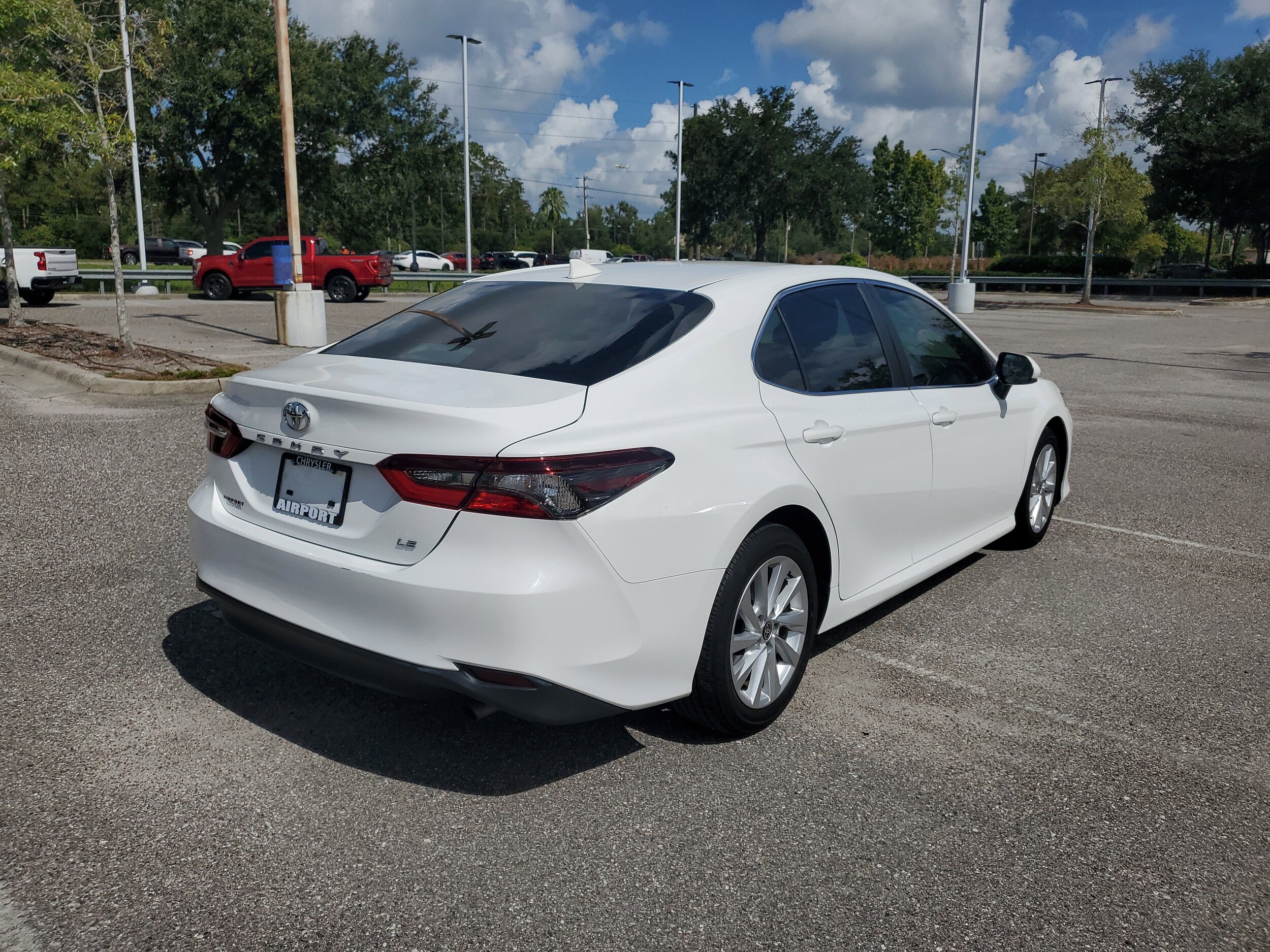 2023 Toyota Camry LE photo 4