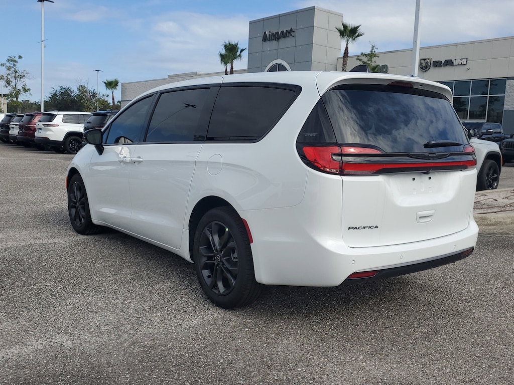 New 2026 Chrysler Pacifica Select Select FWD