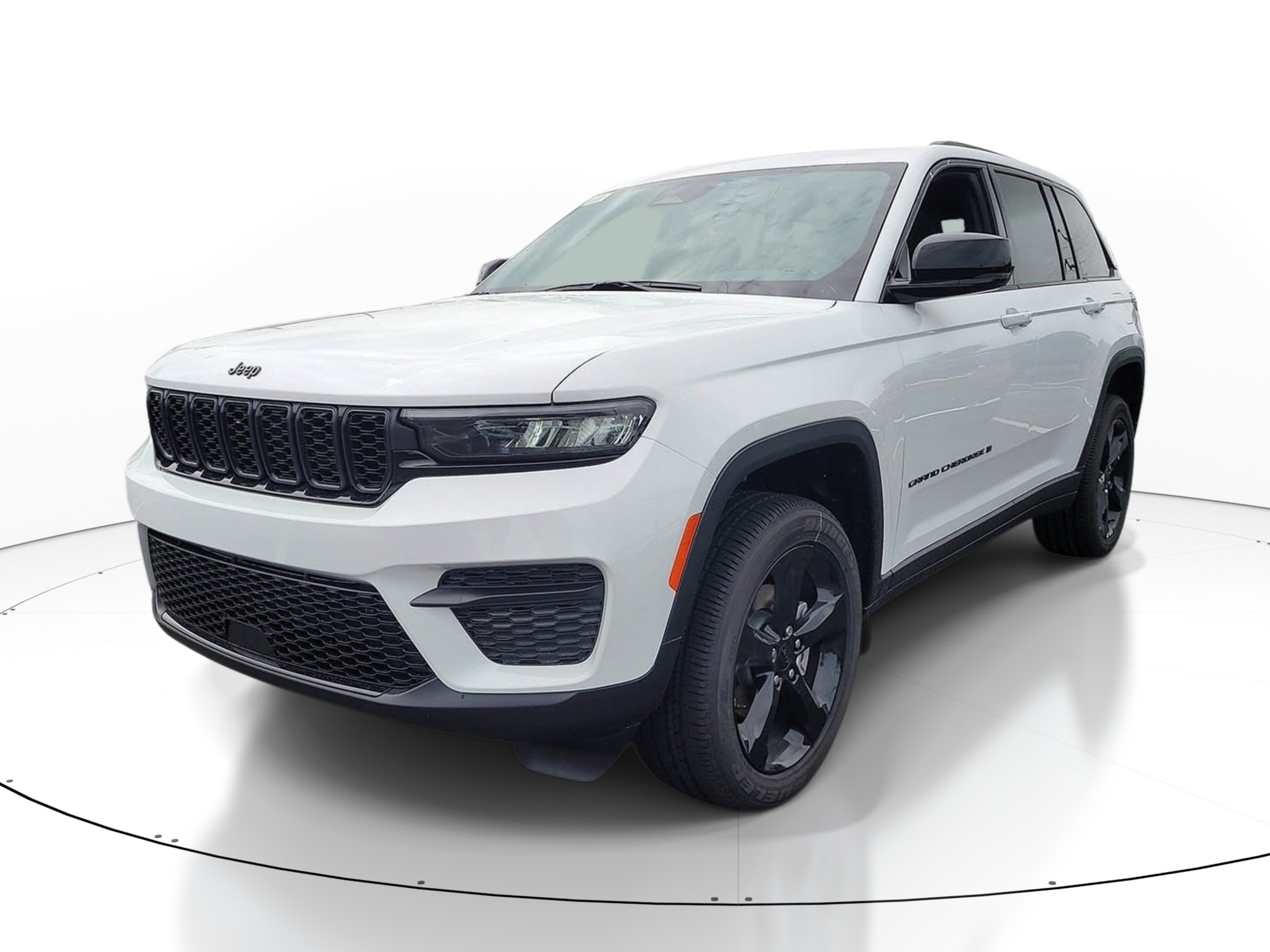 Used 2025 Jeep Grand Cherokee Laredo SUV