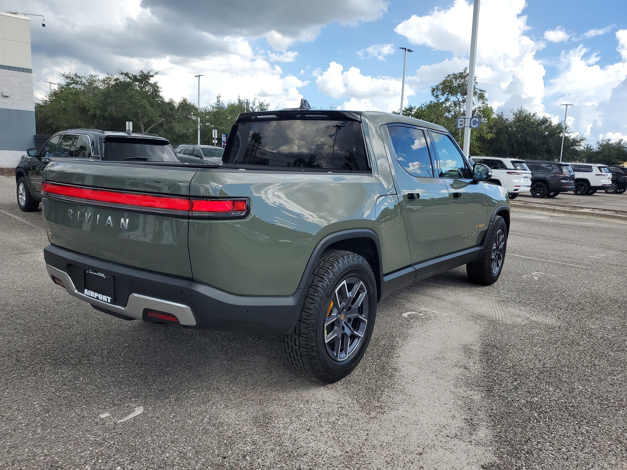 2022 Rivian R1T Launch Edition photo 4