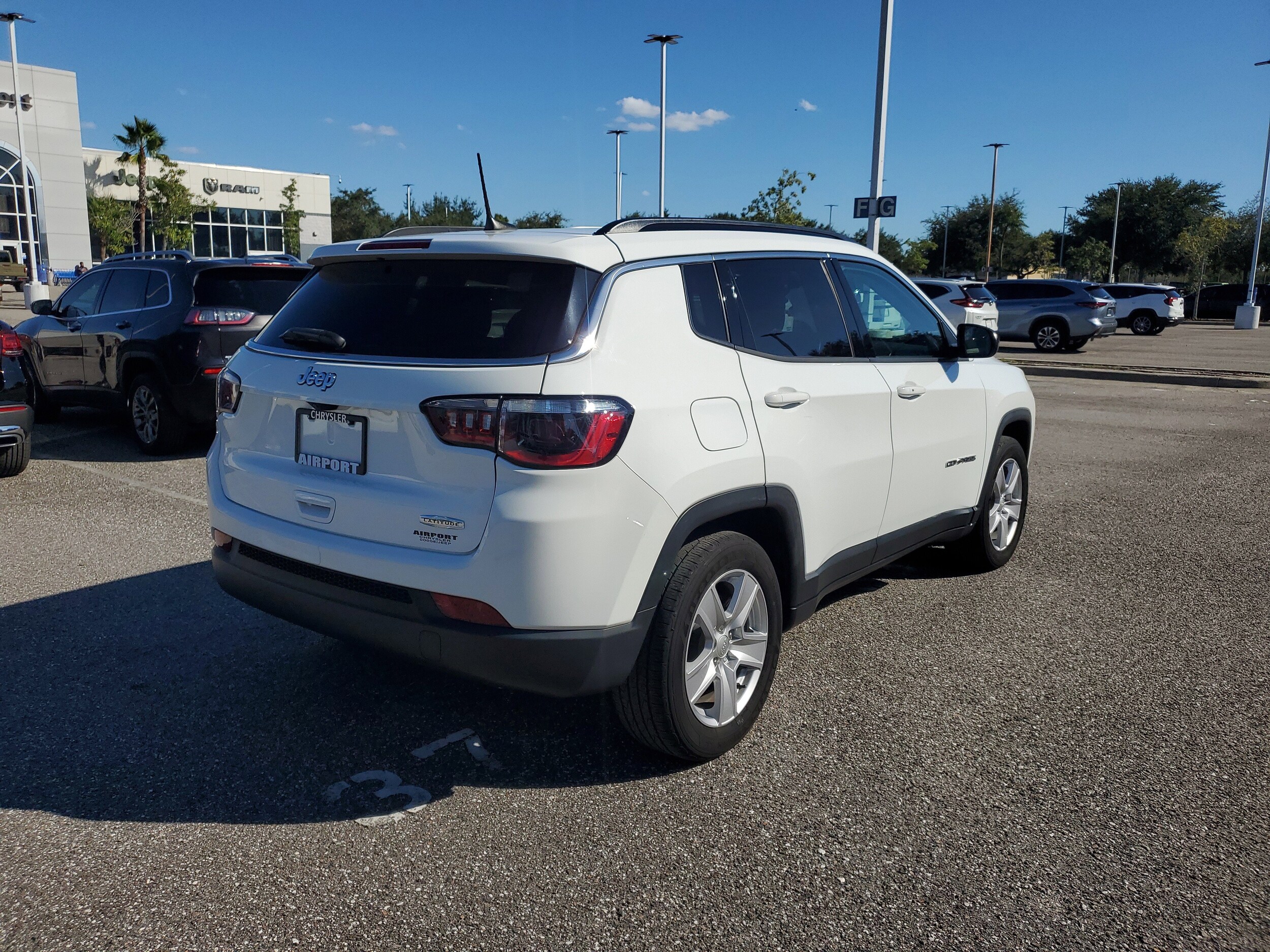 2022 Jeep Compass Latitude photo 3