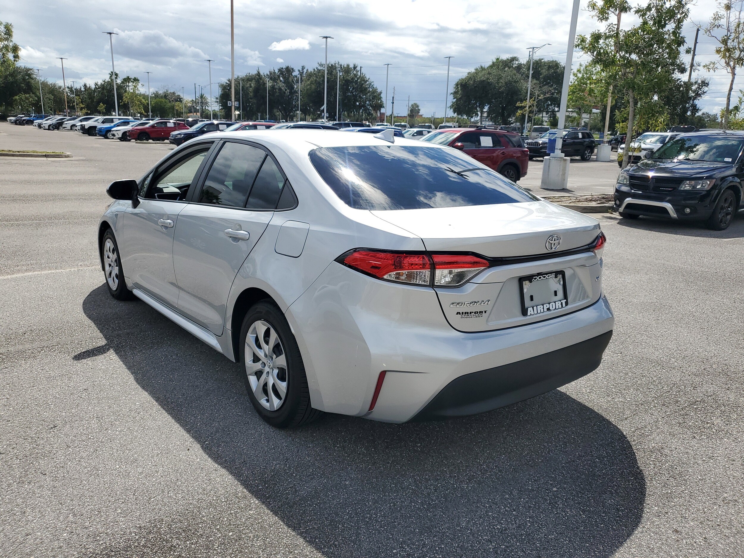 2023 Toyota Corolla LE photo 2