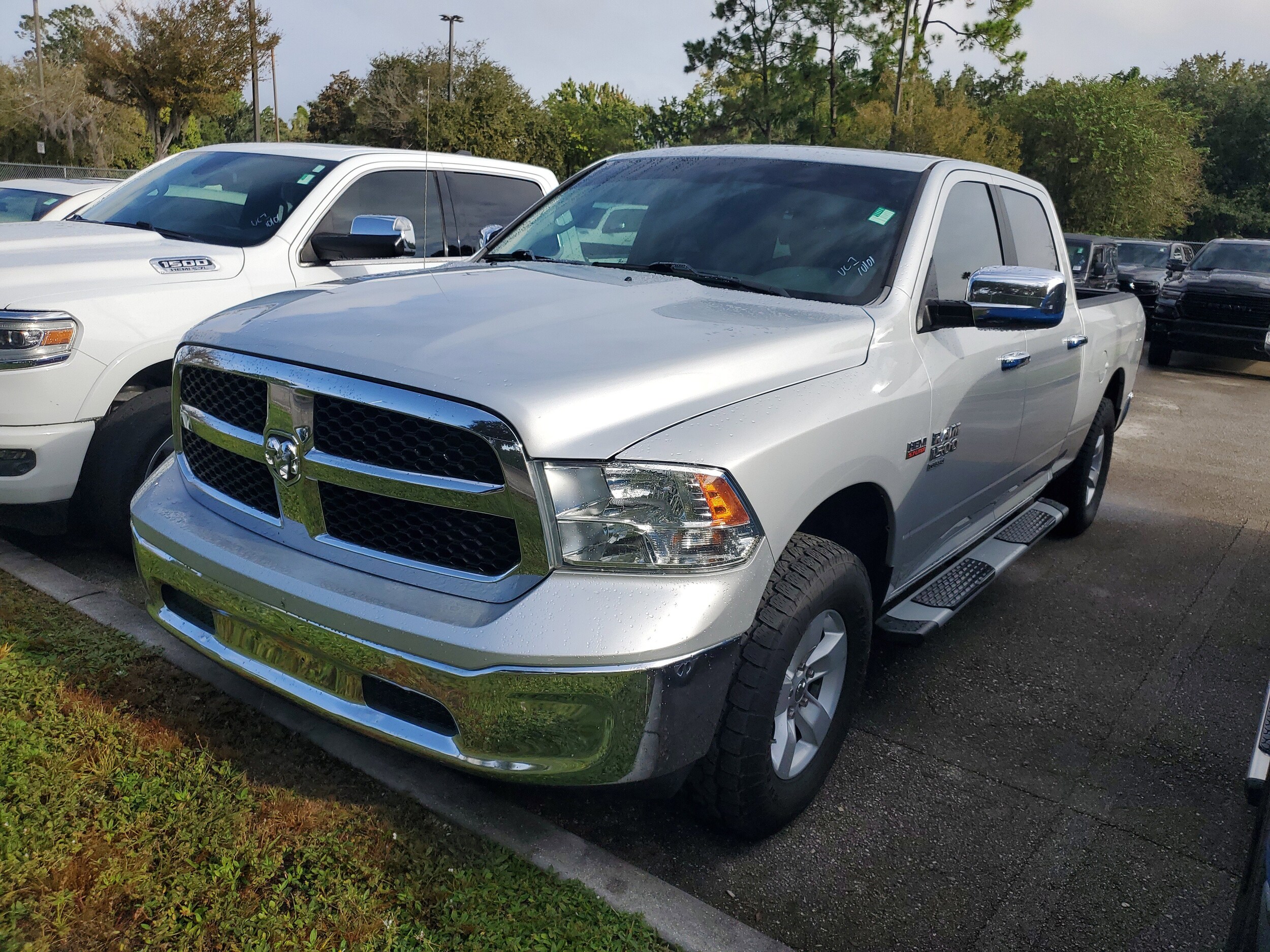 2019 Ram 1500 Classic SLT photo 3