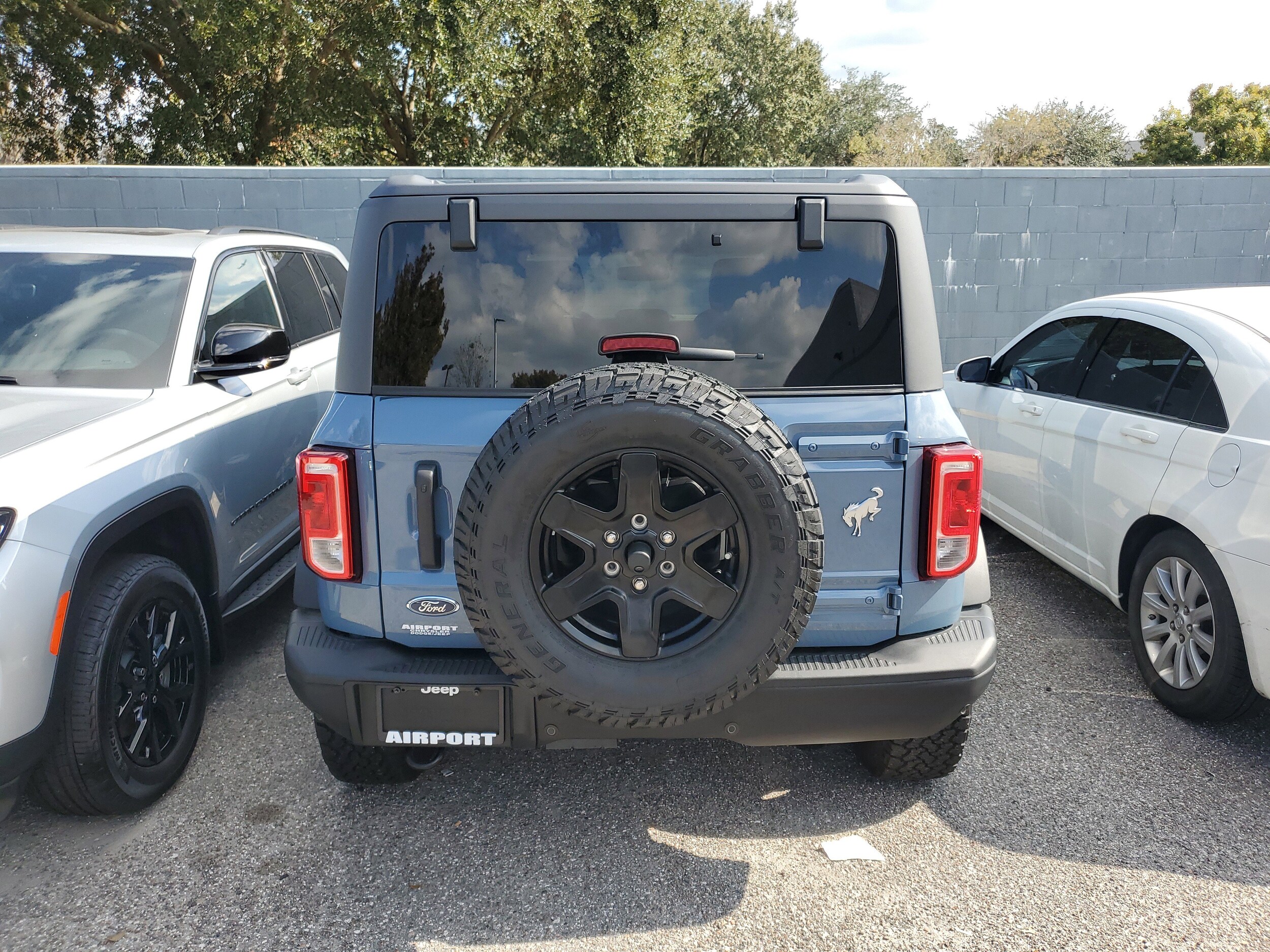 2024 Ford Bronco Black Diamond photo 3