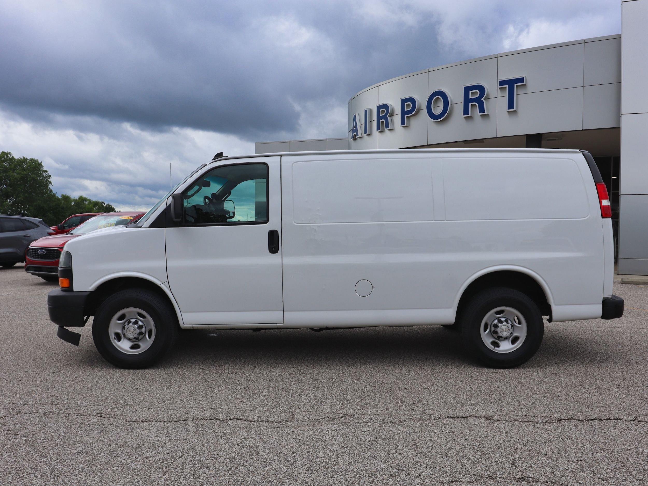 Used 2019 Chevrolet Express Cargo Work Van with VIN 1GCWGAFPXK1372460 for sale in Florence, KY