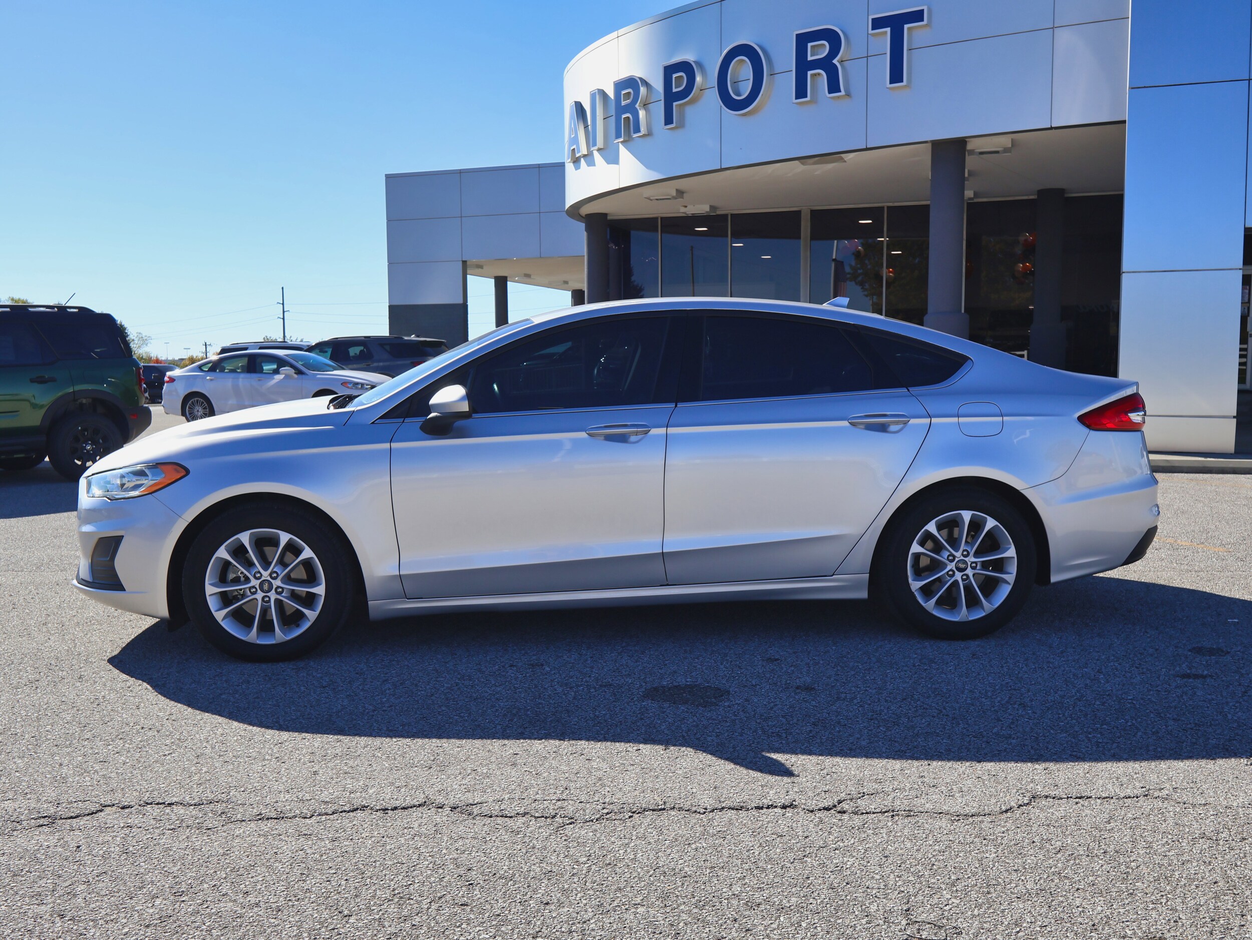 2019 Ford Fusion SE photo 2