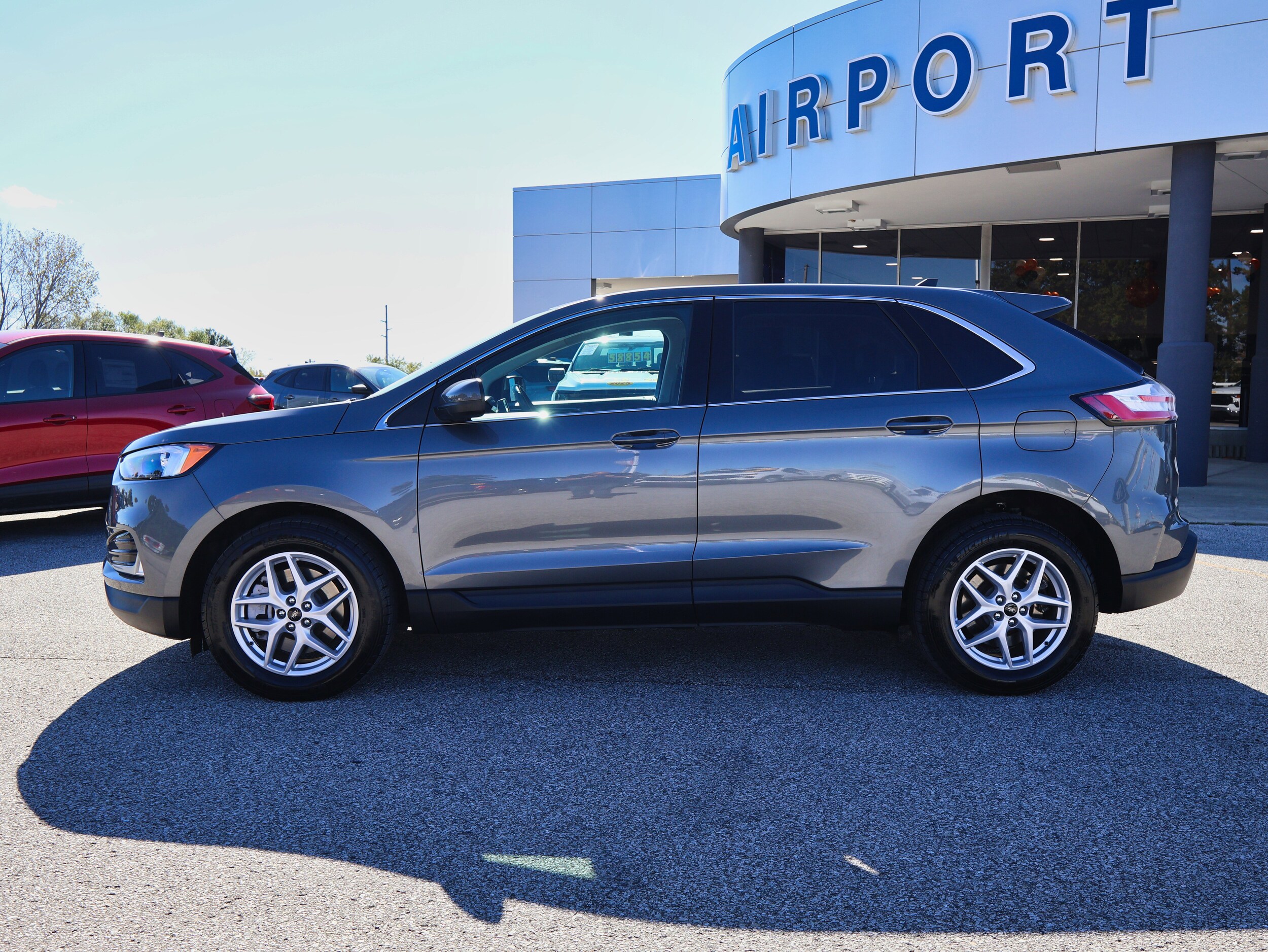 2023 Ford Edge SEL photo 2