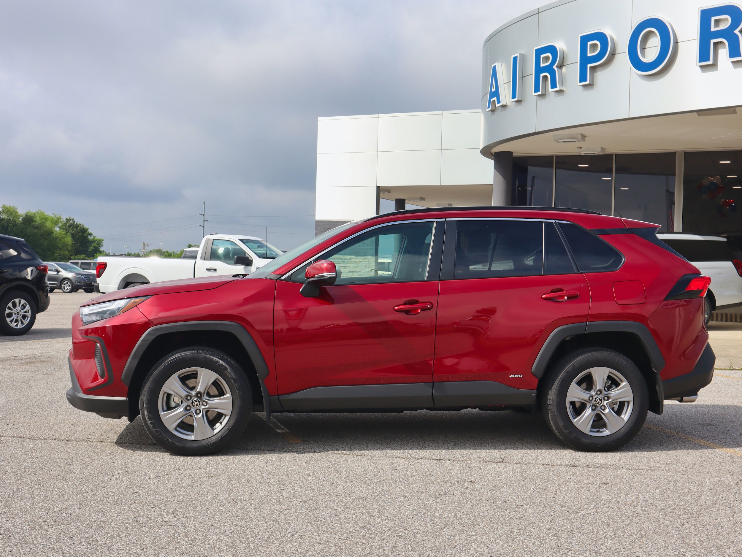 Used 2024 Toyota RAV4 XLE with VIN 4T3RWRFV8RU127553 for sale in Florence, KY