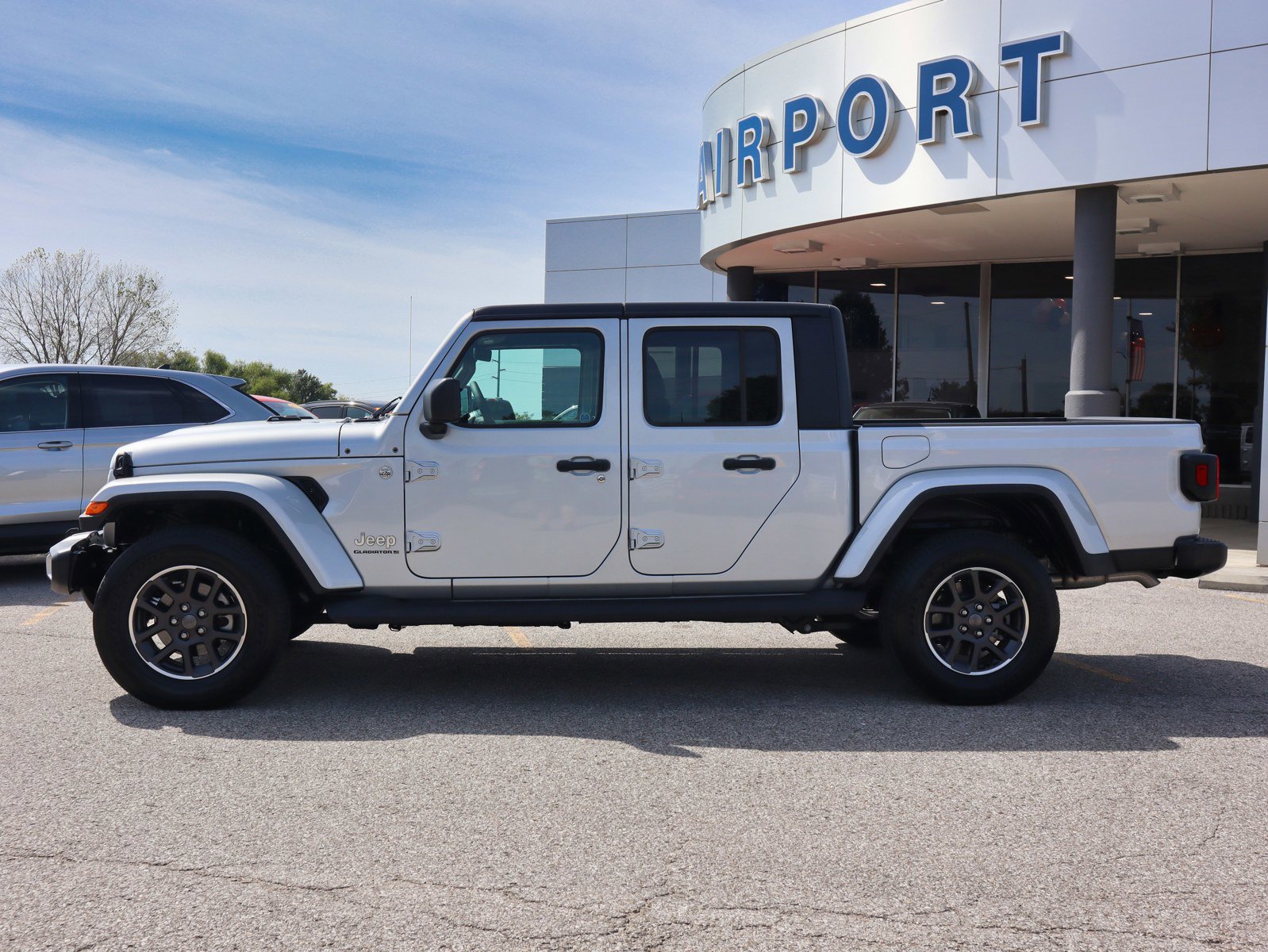 Used 2023 Jeep Gladiator Overland with VIN 1C6HJTFG5PL554284 for sale in Florence, KY